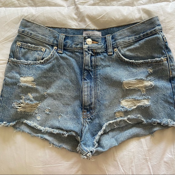 ❗️SOLD❗️Zara Ripped Denim Shorts - Picture 1 of 4